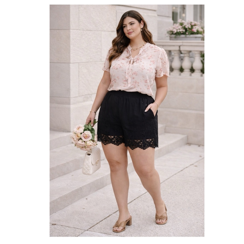 NEW TORRID 5 Inch Pull On Stretch Mesh Mid Rise Short Black Sz L /Sz 12 Feminine